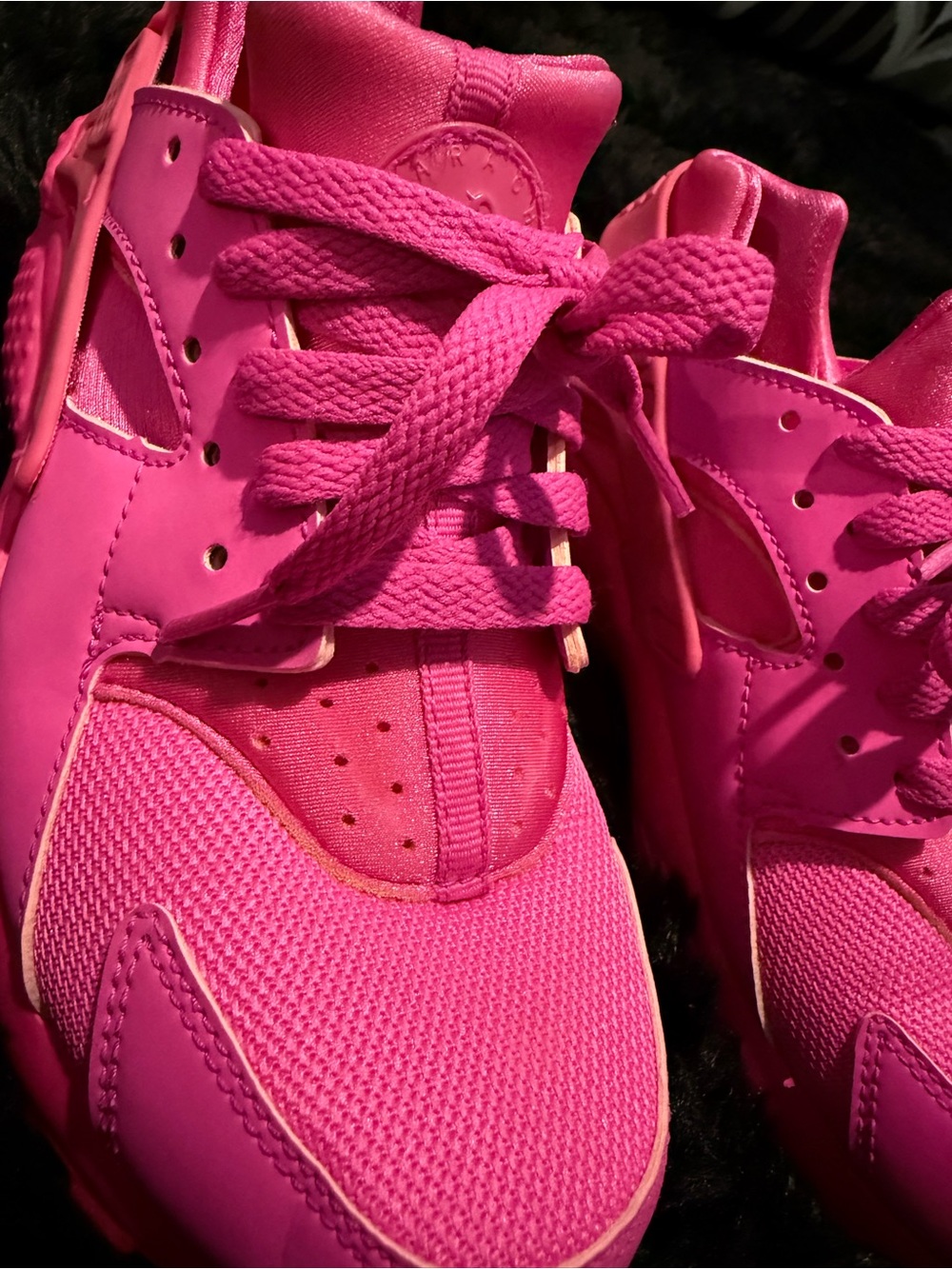 Nike Women's Neon Pink Huarache Sneakers size 5.5Y . Women 7 - Picture 8 of 11
